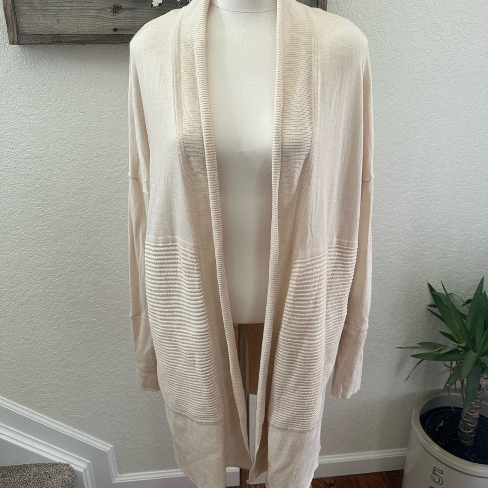 Lululemon Sit in Lotus Wrap Cream Open Front Women's 100% merino wool Sweater‎ M